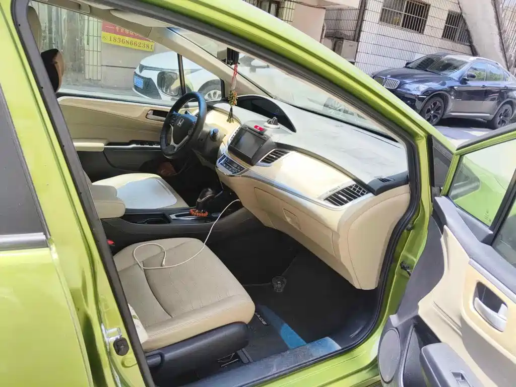 Honda Jade 2014 2013 1.8L CVT Luxury 6-seater