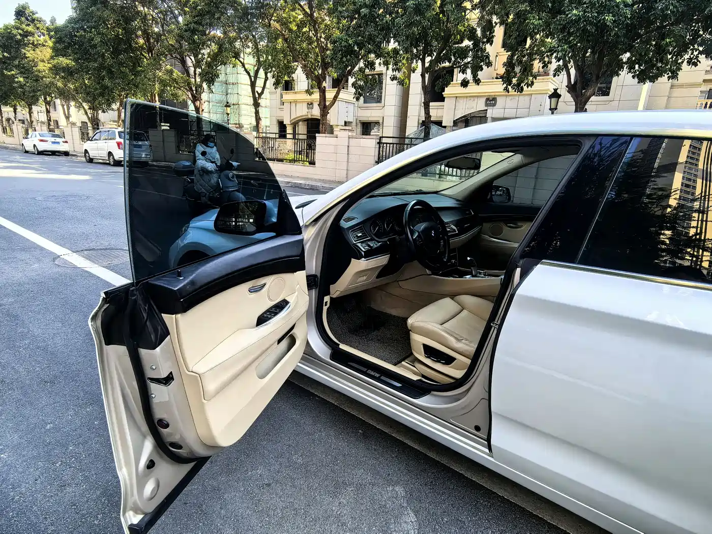 BMW 5 Series GT 2013 535i xDrive Luxury фото 7