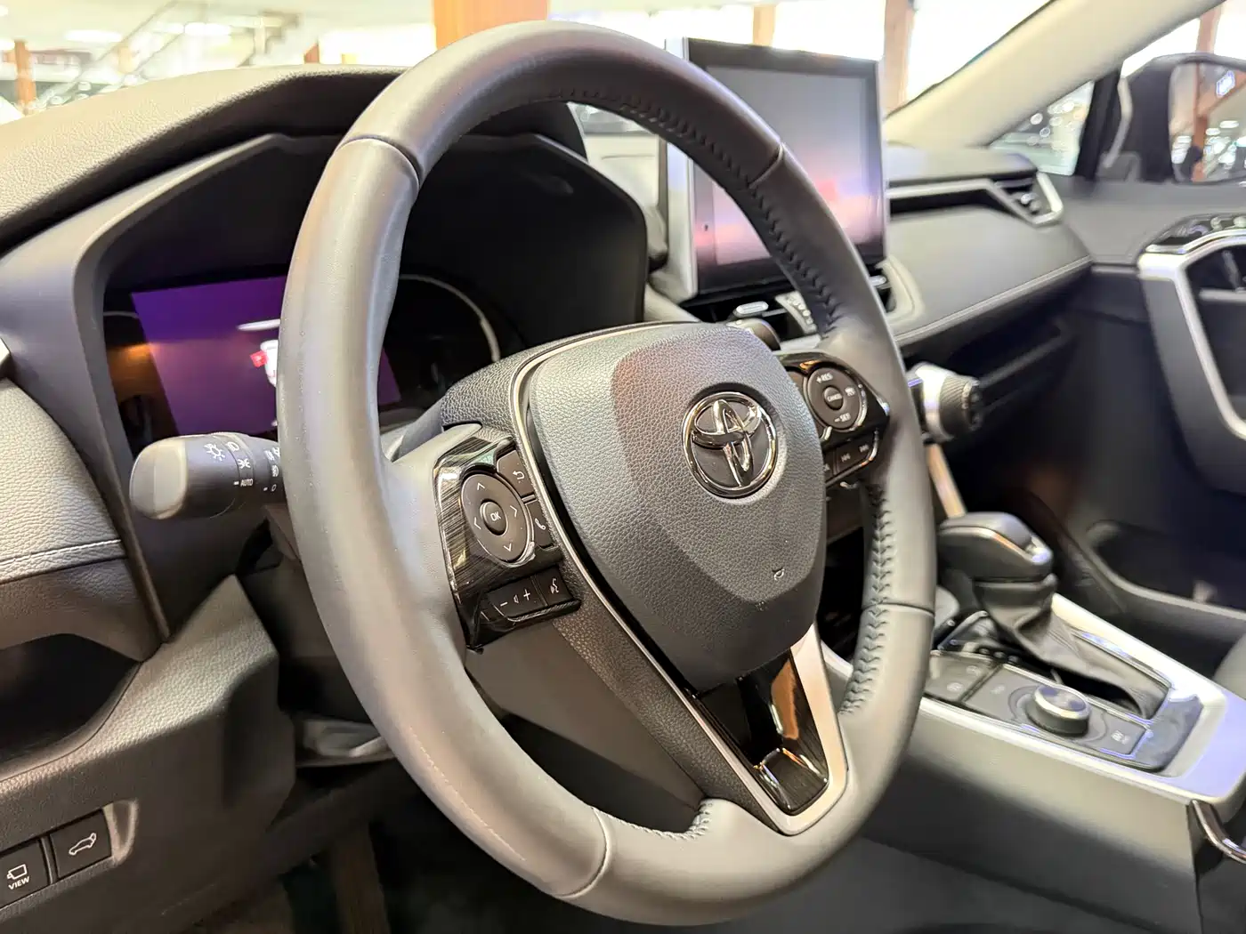Toyota RAV4 Rongfang 2022 Hybrid 2.5L E-CVT 4WD Elite Plus Edition фото 6