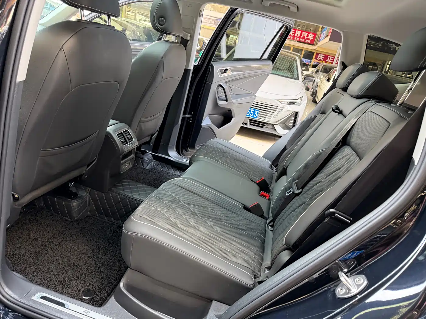 Volkswagen Tiguan L 2024 330TSI Automatic 2WD R-Line Premium Enjoyment Edition фото 10