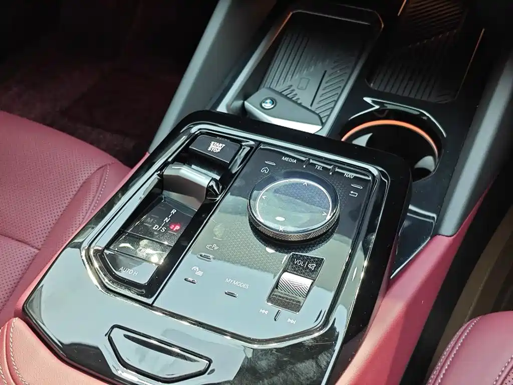 BMW 5 Series 2024 530Li Leading M Sport Package фото 10