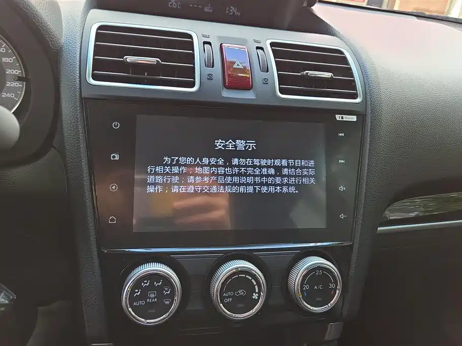 Subaru Forester 2016 2.0i Fashion Navigation Edition фото 13