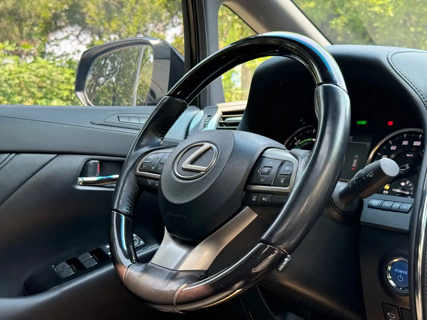 Lexus LM 2020 300h Seven-Seater Elegance Edition фото 14