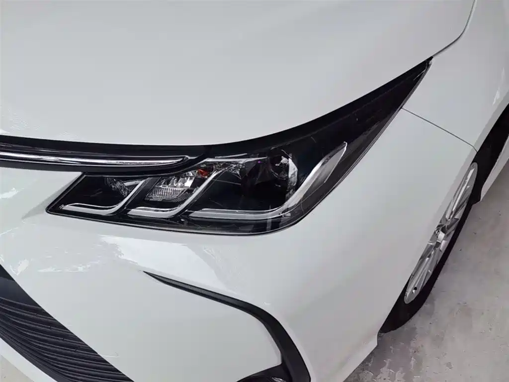 Toyota Corolla 2022 Hybrid 1.8L E-CVT Pioneer Edition фото 24