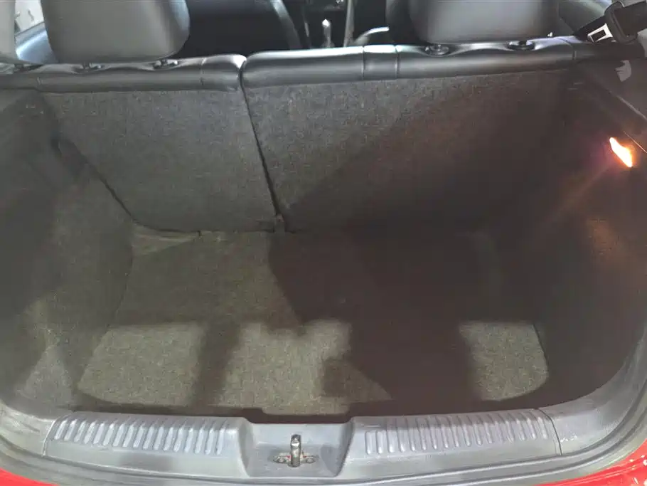 Volkswagen Polo 2013 1.6L Automatic Comfort Edition фото 4