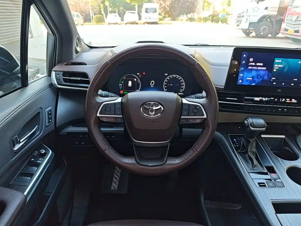 Toyota Granvia 2024 2023 2.5L Hybrid Flagship VIP Edition
