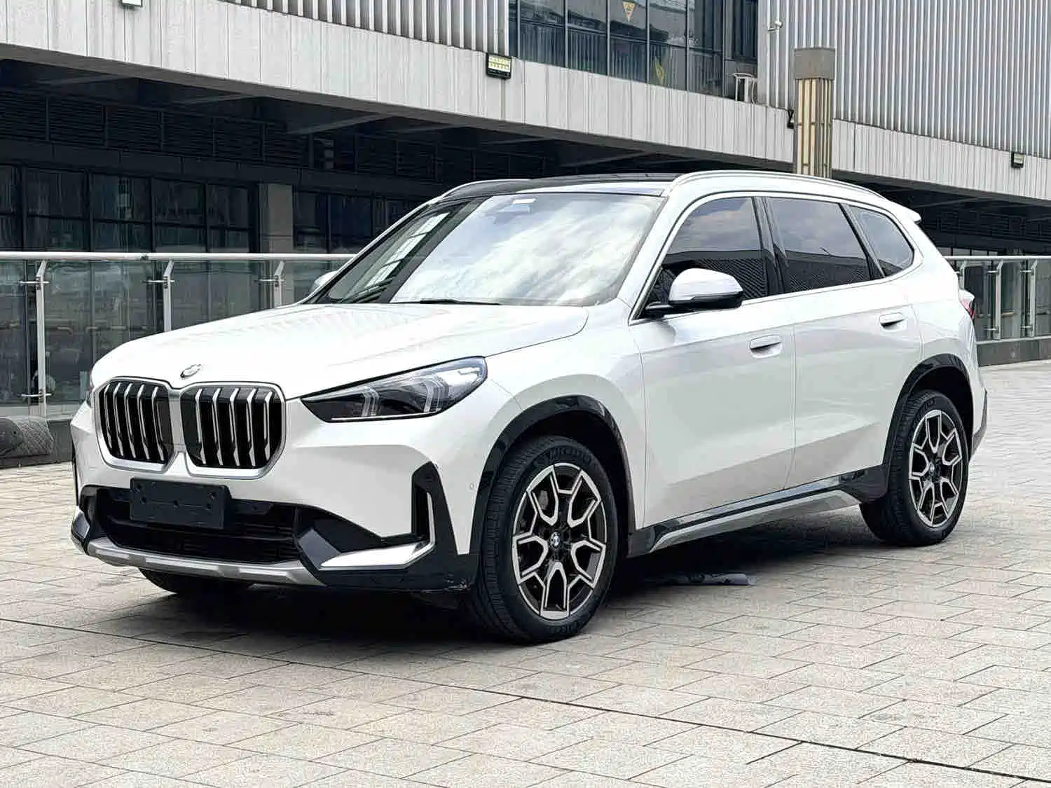 Photo 1 - BMW X1