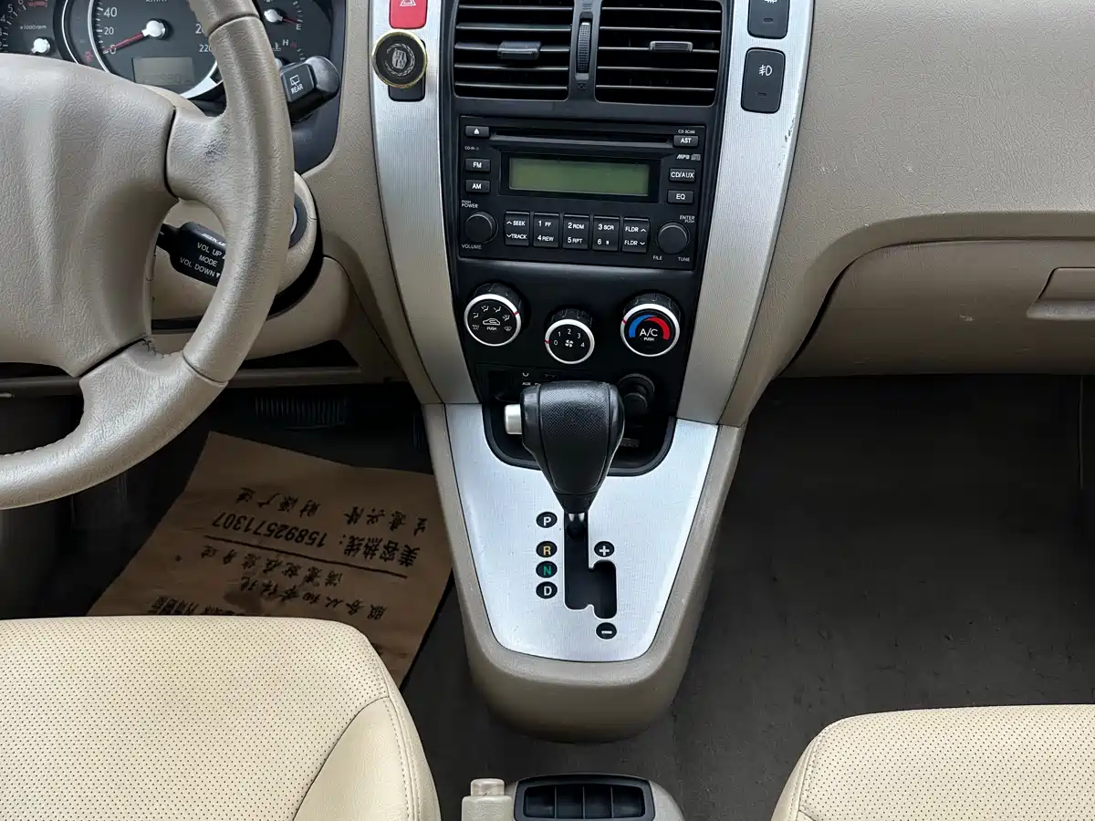 Hyundai Tucson 2013 2.0L Automatic 2WD Comfort фото 10