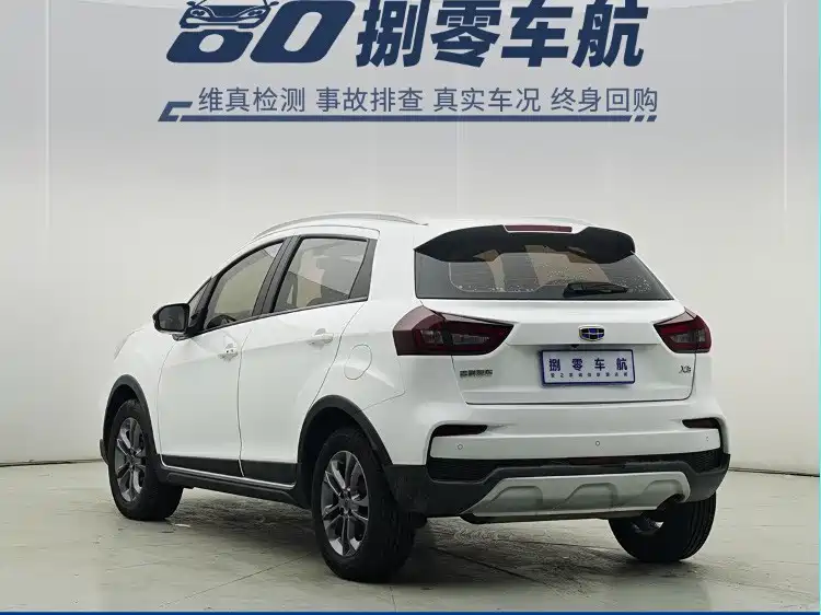Фото 14 - Geely Vision X3