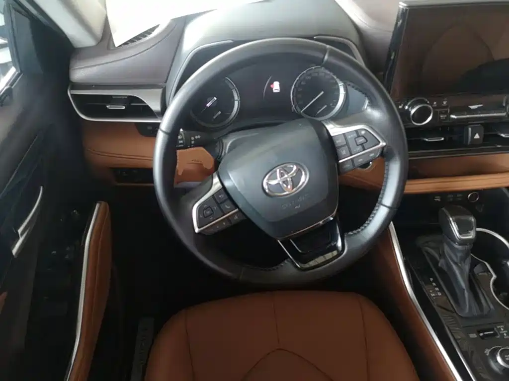 Photo 7 - Toyota Highlander