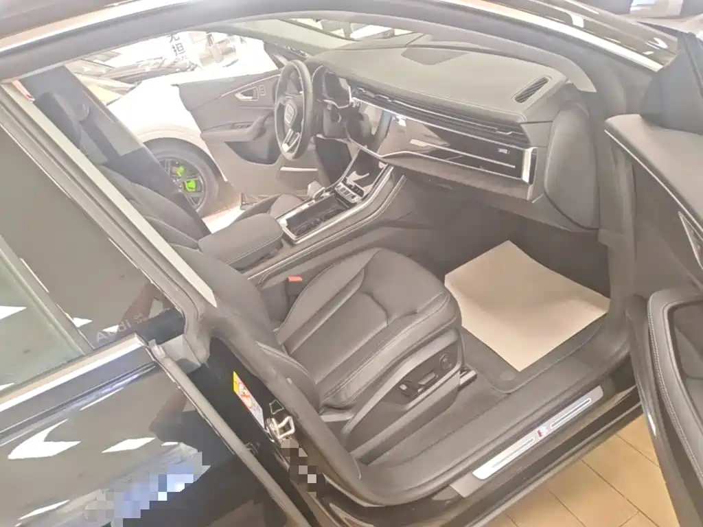 Audi Q8 2025 2024 55 TFSI Luxury Sport