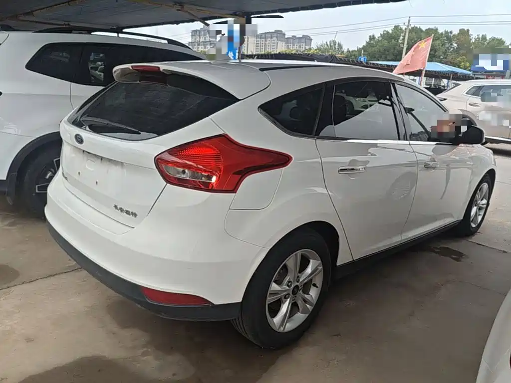 Фото 7 - Ford Focus