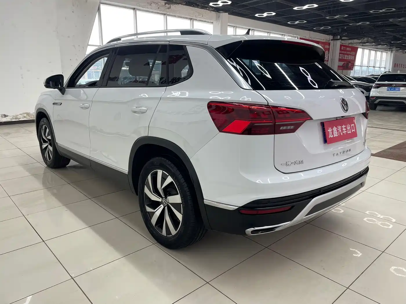 Volkswagen Tayron 2022 280TSI 2WD Luxury Smart Connect Edition фото 7