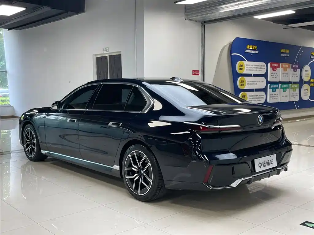 BMW 7-SERIES