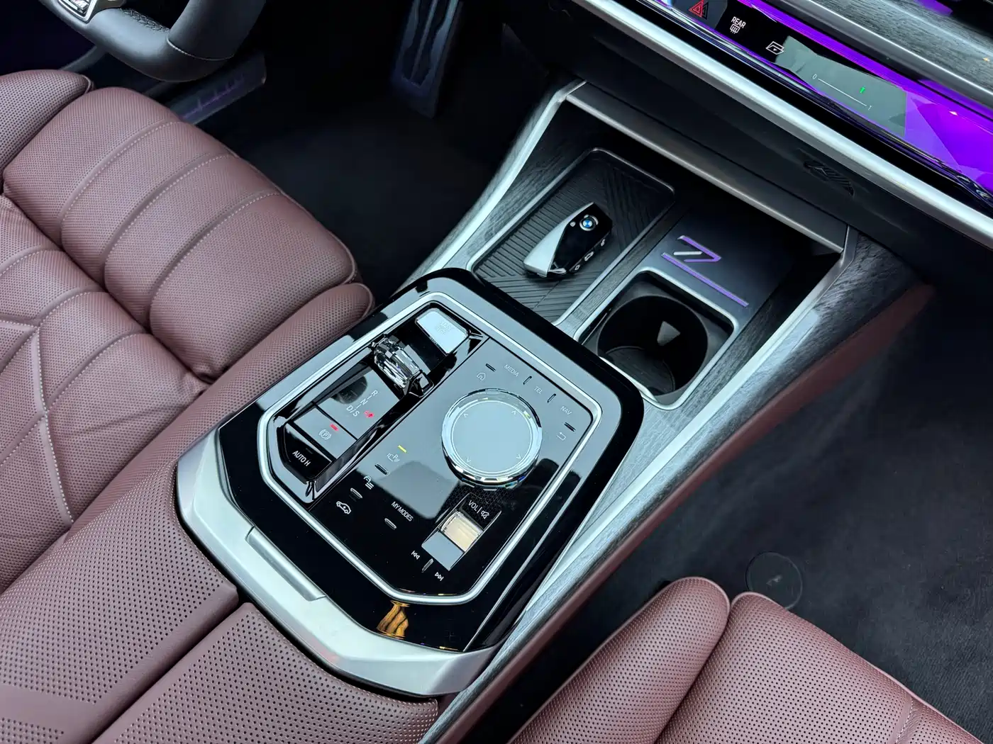 BMW 7 Series 2023 740Li Exclusive M Sport Package фото 13