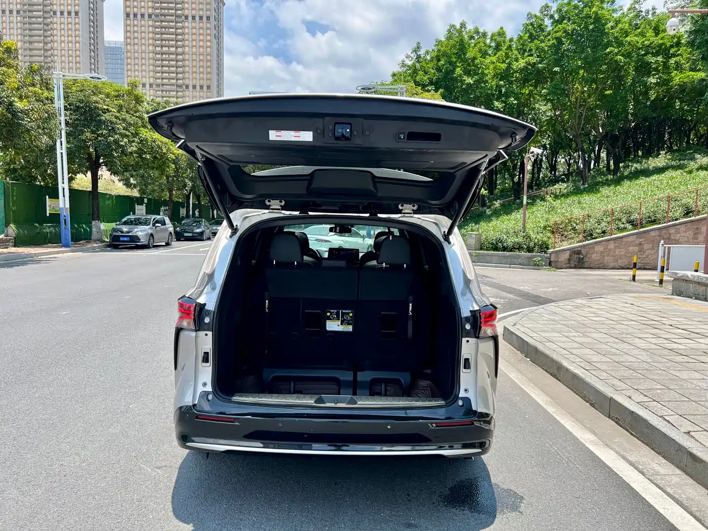 Toyota Sienna 2021 2.5L Hybrid Ultimate Edition фото 33