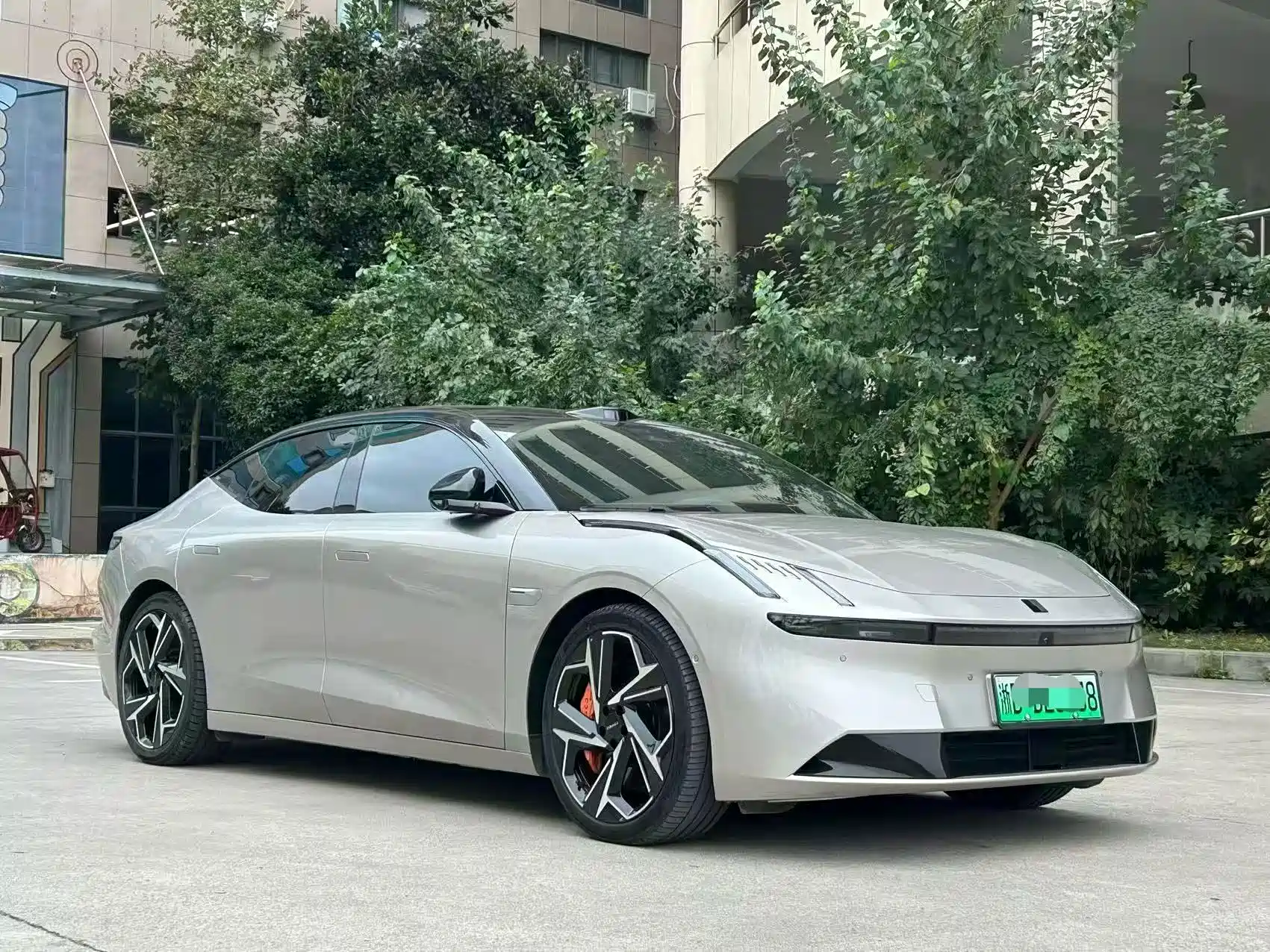 Photo 3 - Lynk & Co Z10