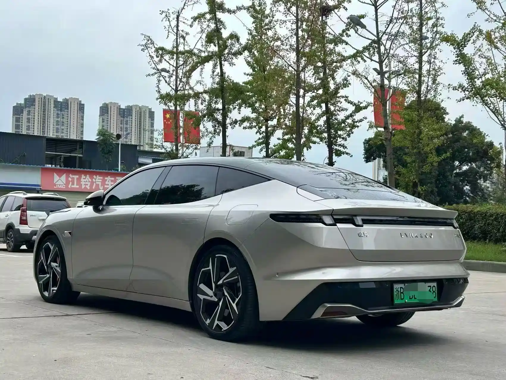 Photo 9 - Lynk & Co Z10