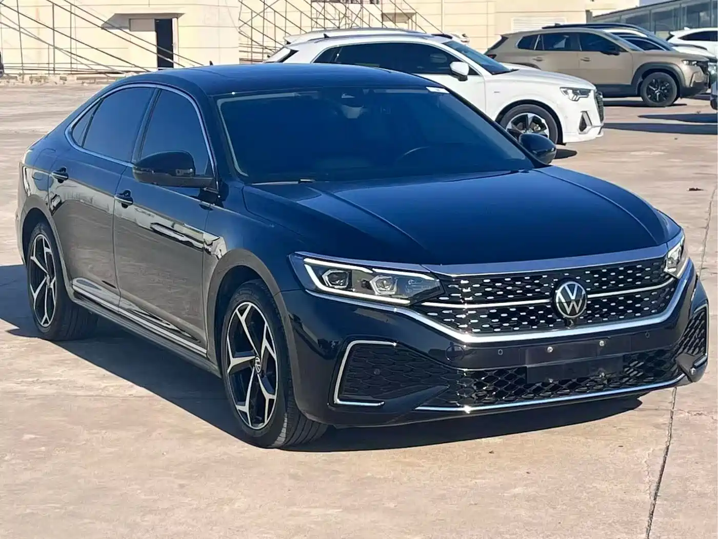 Volkswagen Passat 2023 330TSI Luxury Edition фото 3