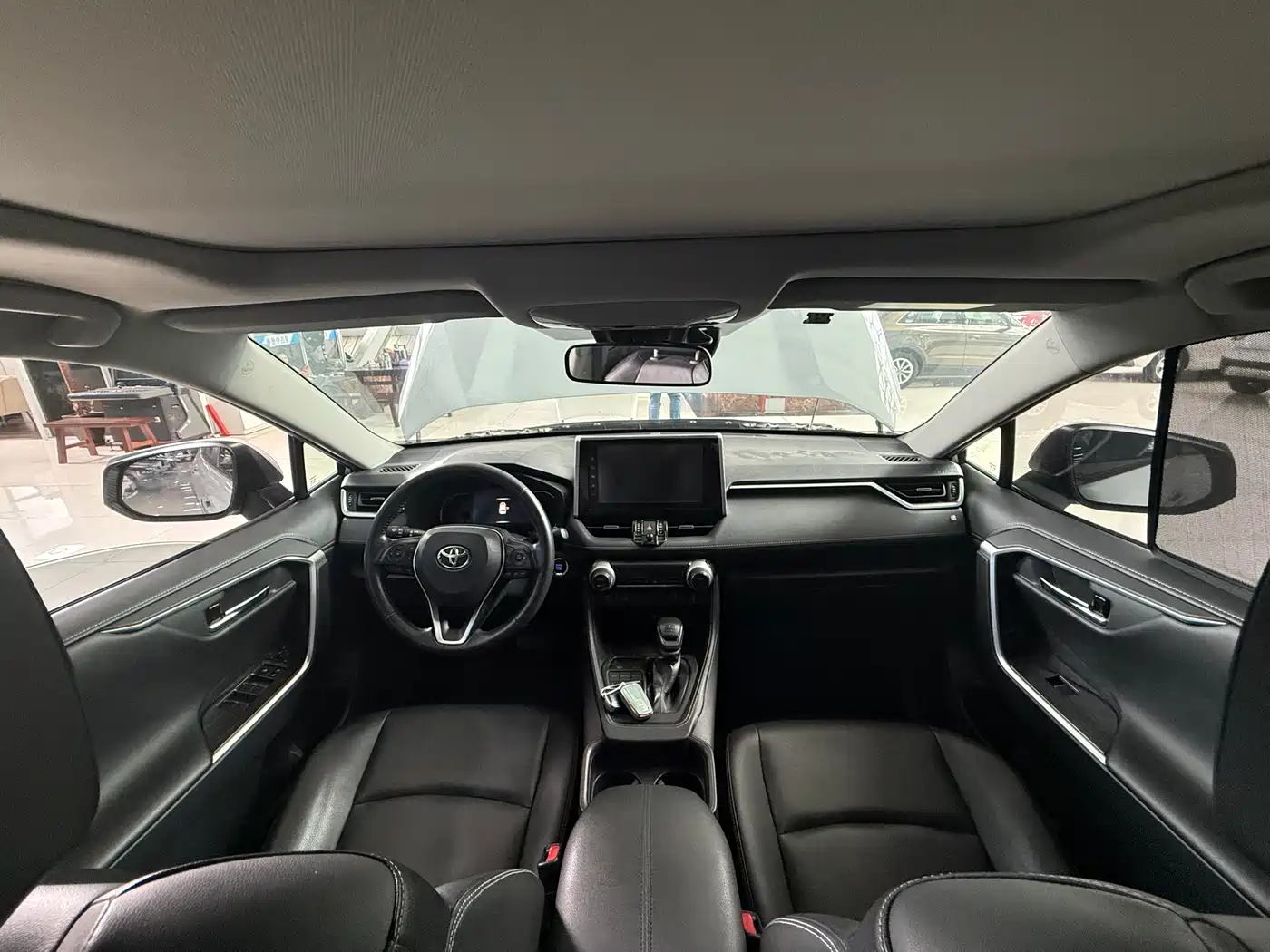 Toyota RAV4 Rongfang 2020 2.0L CVT 2WD Prestige Edition фото 12