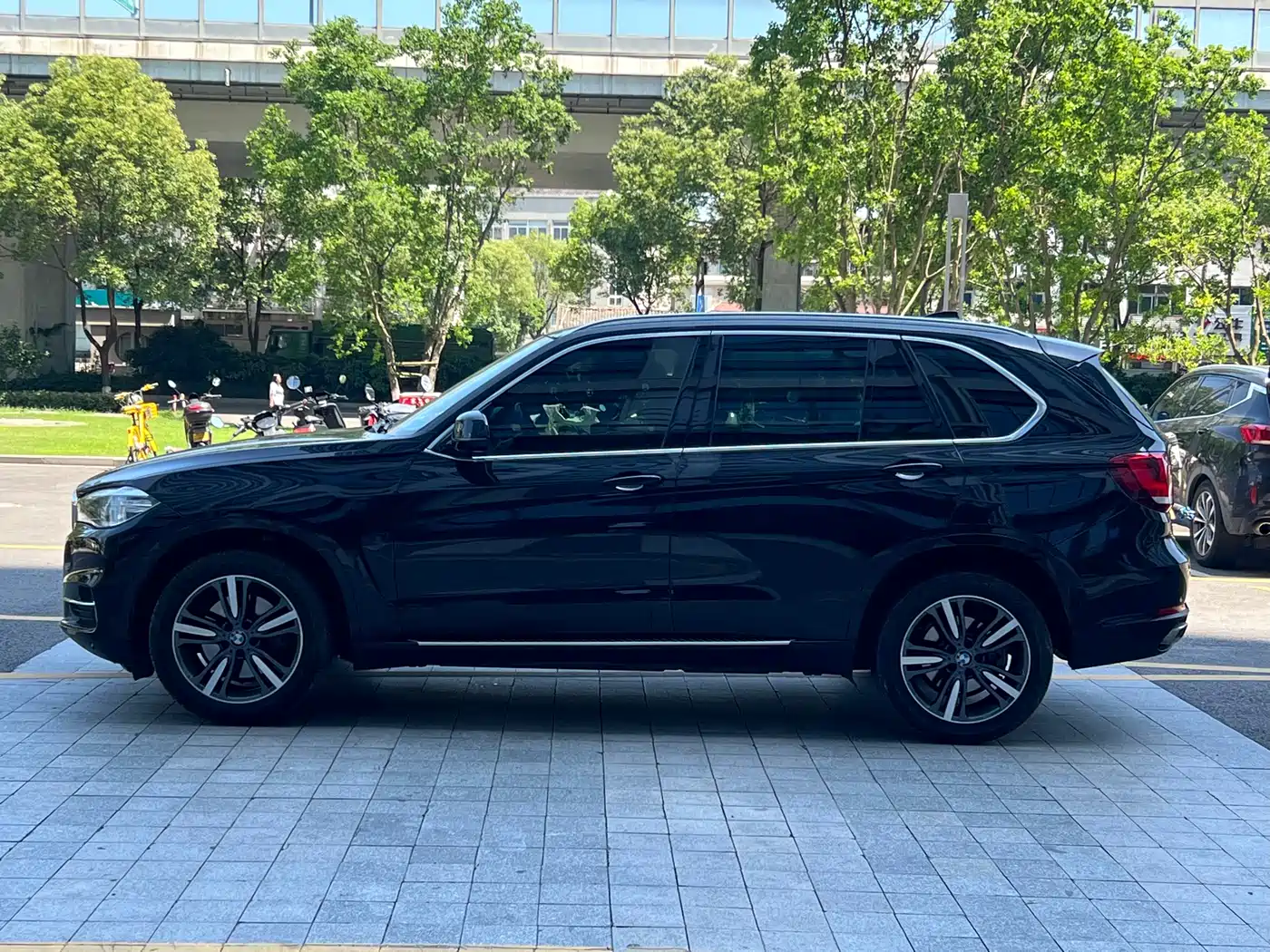 BMW X5 (Import) 2018 xDrive35i Elegant Model фото 4