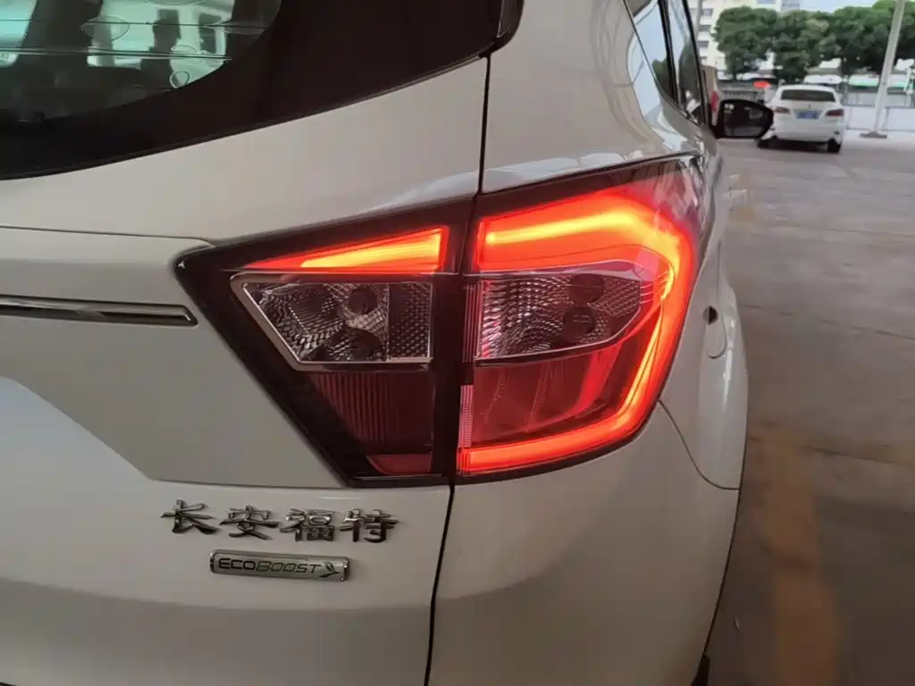 Фото 8 - Ford Kuga
