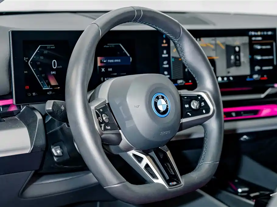 Photo 9 - BMW i5