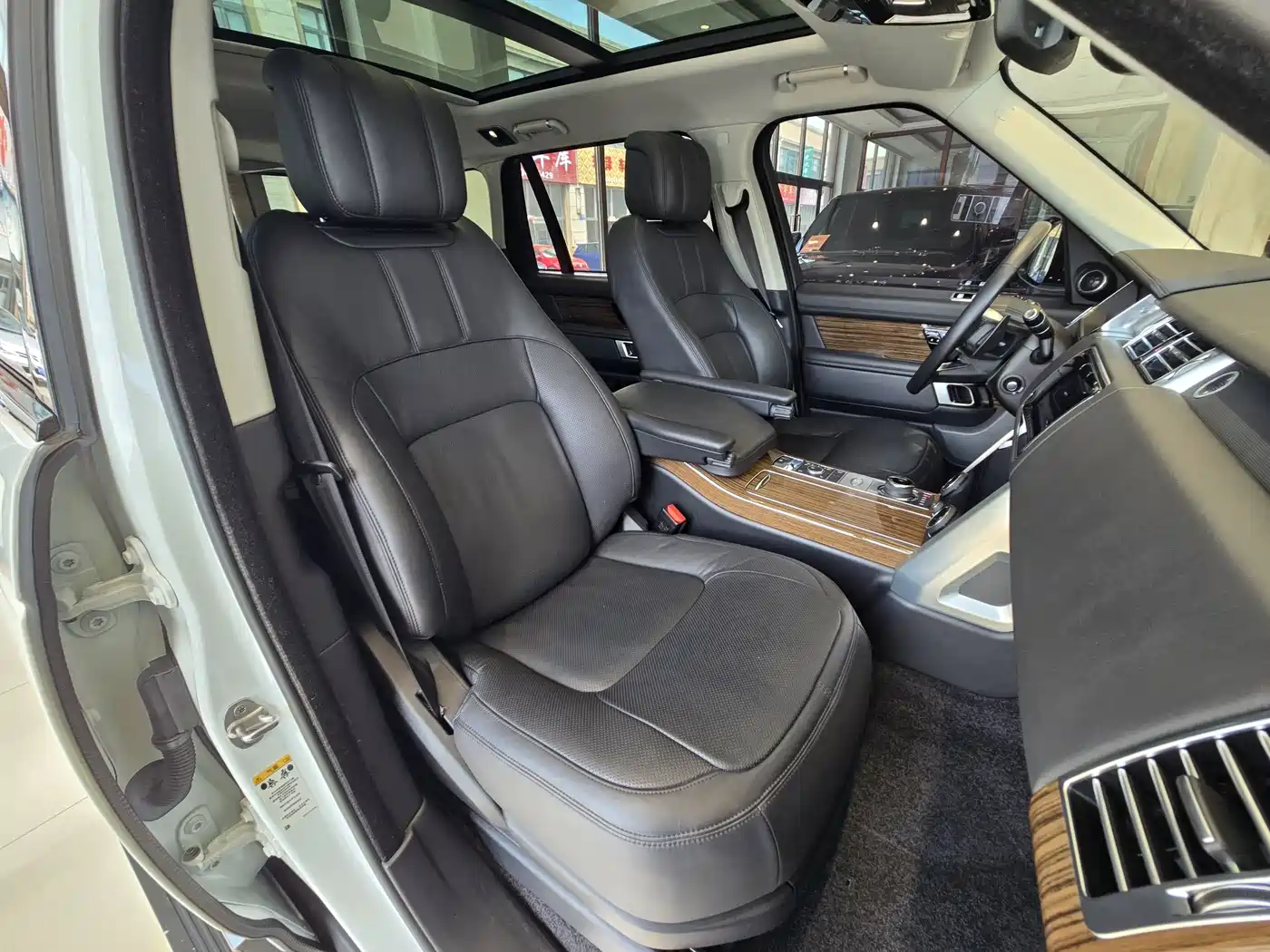 Land Rover Range Rover 2018 3.0 SC V6 Vogue Heritage Extended Edition фото 11