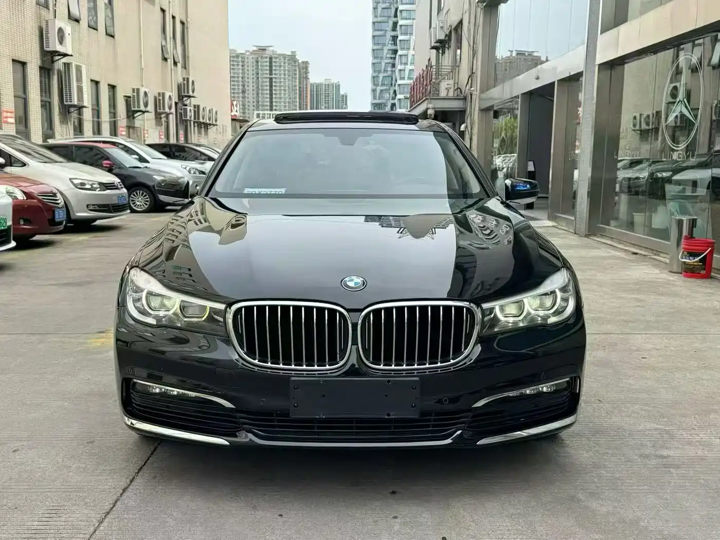 BMW 7 Series 2016 730Li Leading фото 2