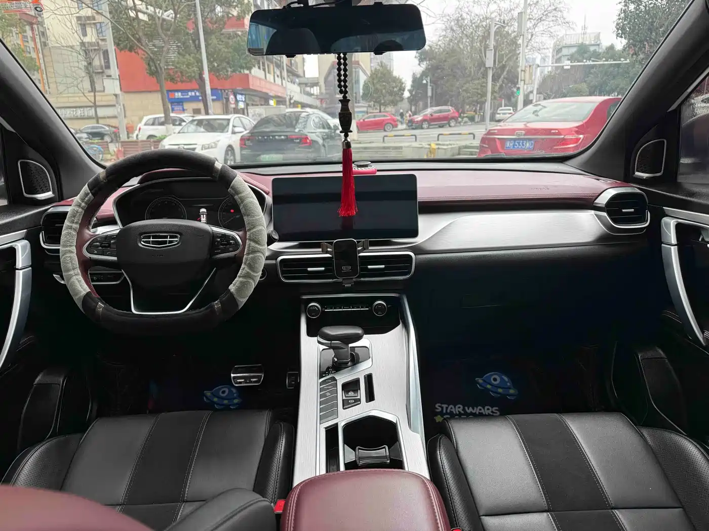 Фото 9 - Geely Binyue