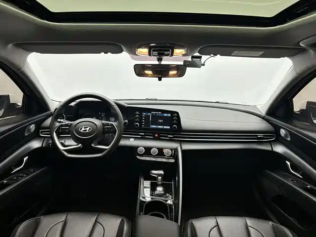 Hyundai Elantra 2023 1.5L CVT GLX Elite Edition фото 9