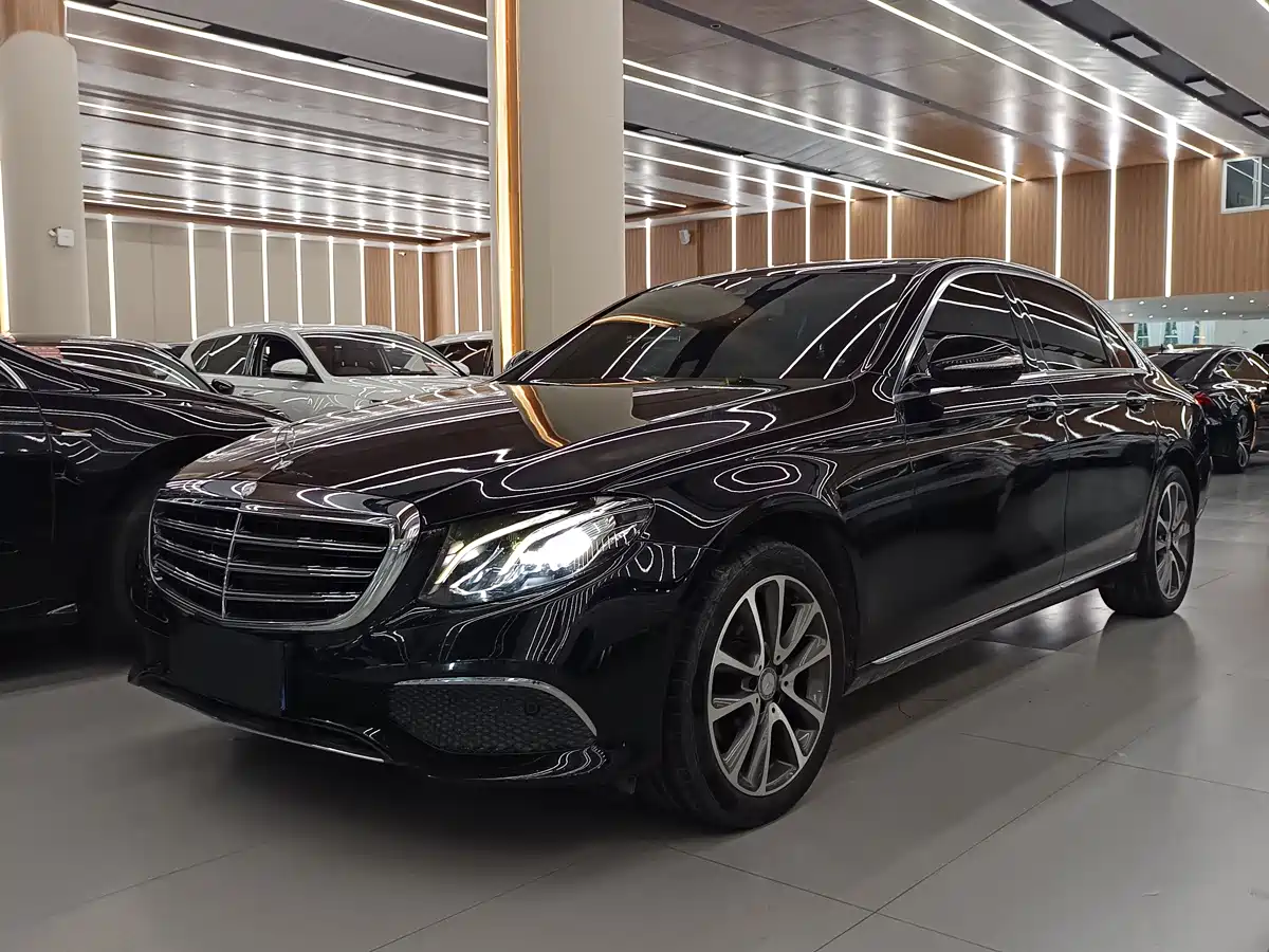 Фото 1 - Mercedes-Benz E-Class