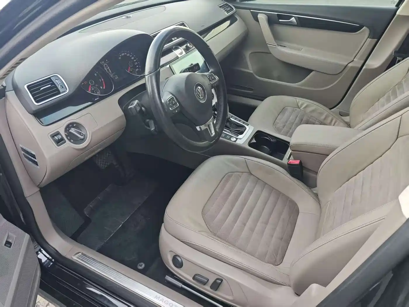 Volkswagen Magotan 2015 Facelift 1.8TSI Luxury фото 8