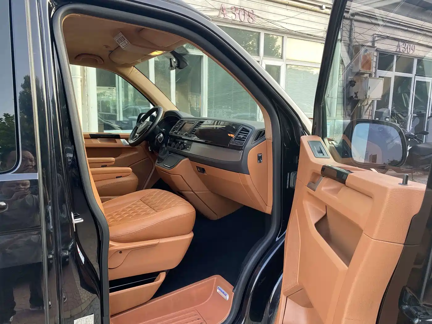 Volkswagen Caravelle 2017 2017 2.0TSI 4WD Luxury 7-Seater