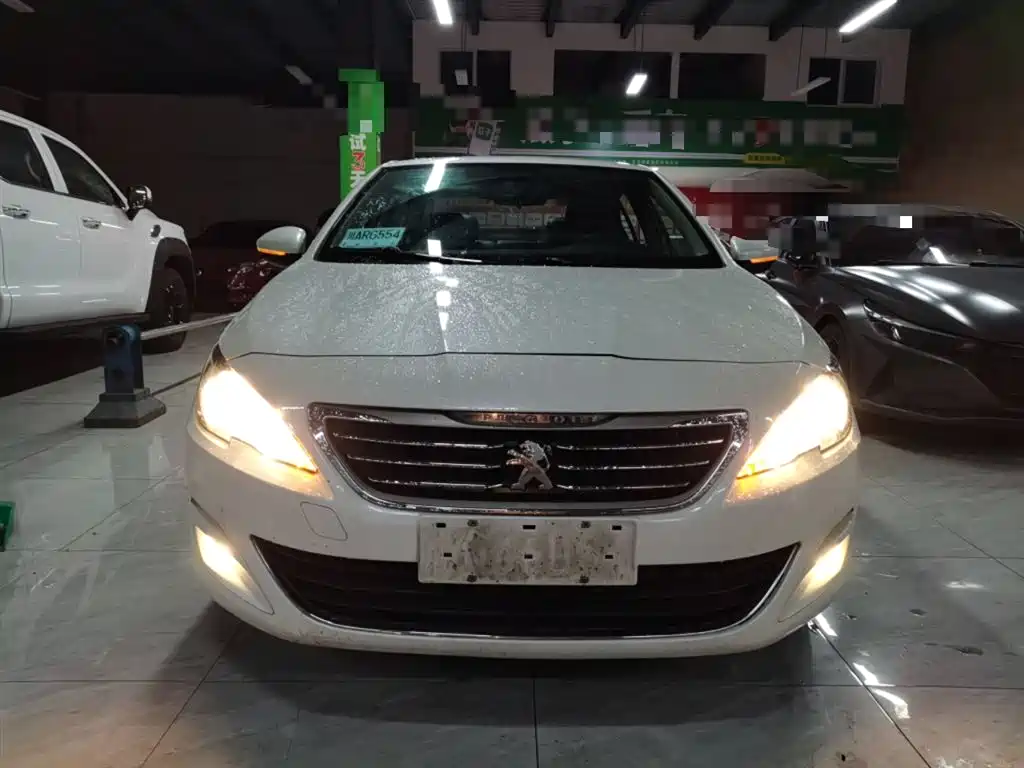 Peugeot 408 2015 Model 1.2T Automatic Luxury Edition фото 3
