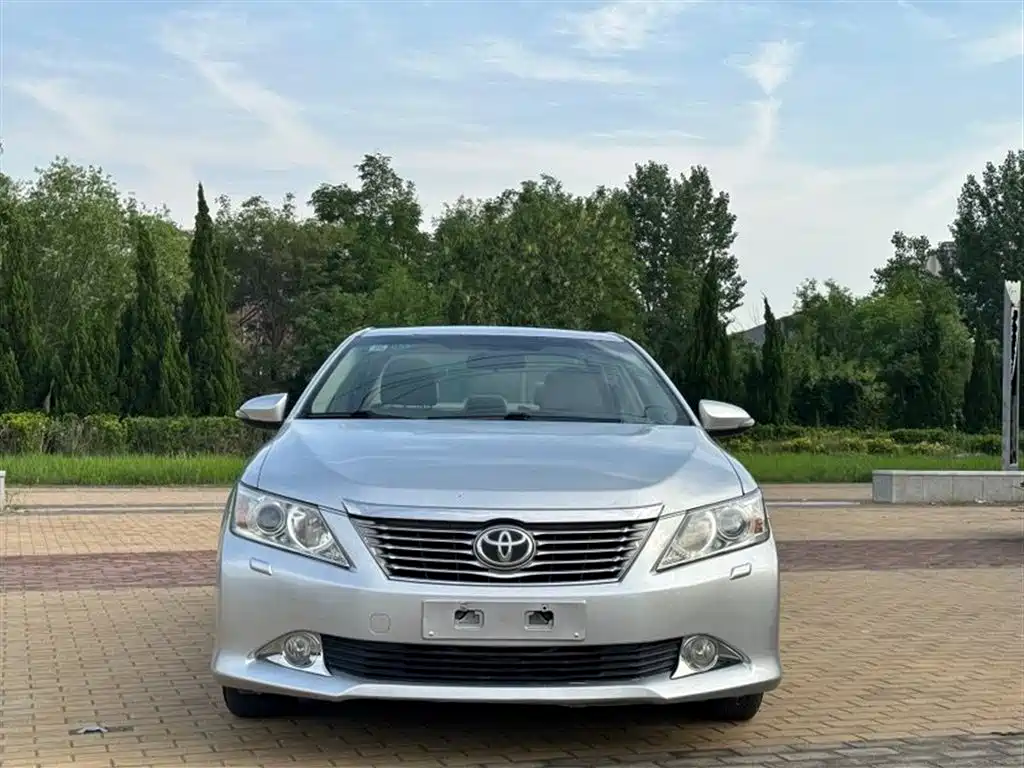 Toyota Camry 2012 2.5G Luxury Edition фото 2