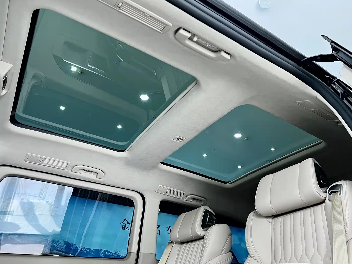 Mercedes-Benz V-Class 2024 V 300 L Long Wheelbase Luxury Edition фото 14