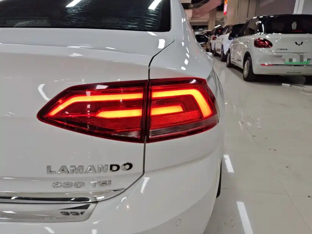 Volkswagen Lamando 2015 2015 330TSI DSG Comfort