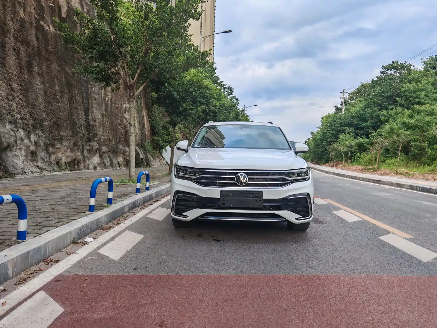 Volkswagen Tiguan L 2024 Outstanding 330TSI Auto 2WD R-Line Dragon Glory Edition фото 2