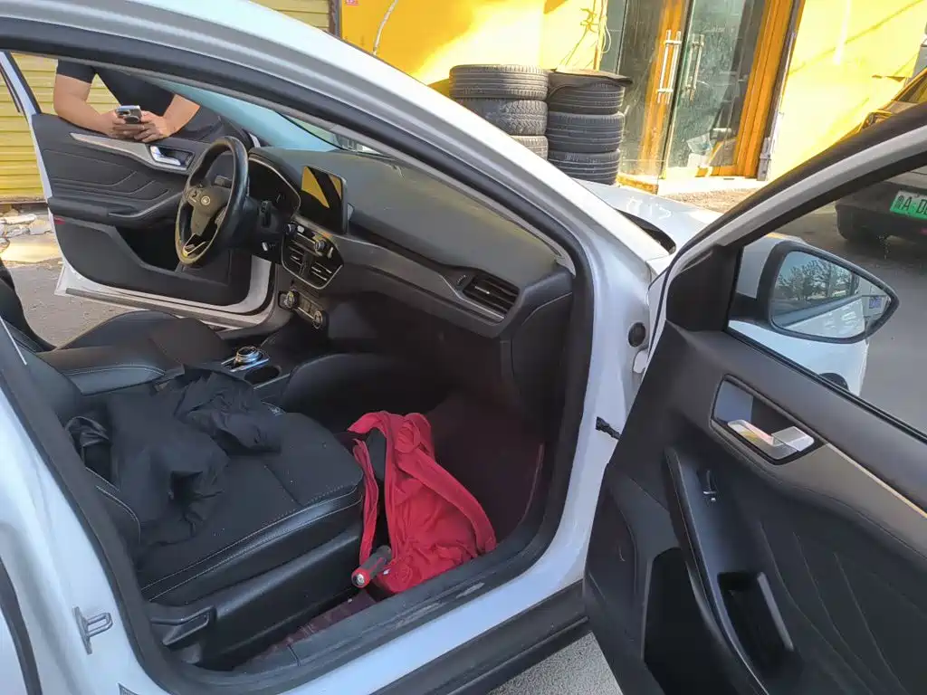 Photo 19 - Ford Focus