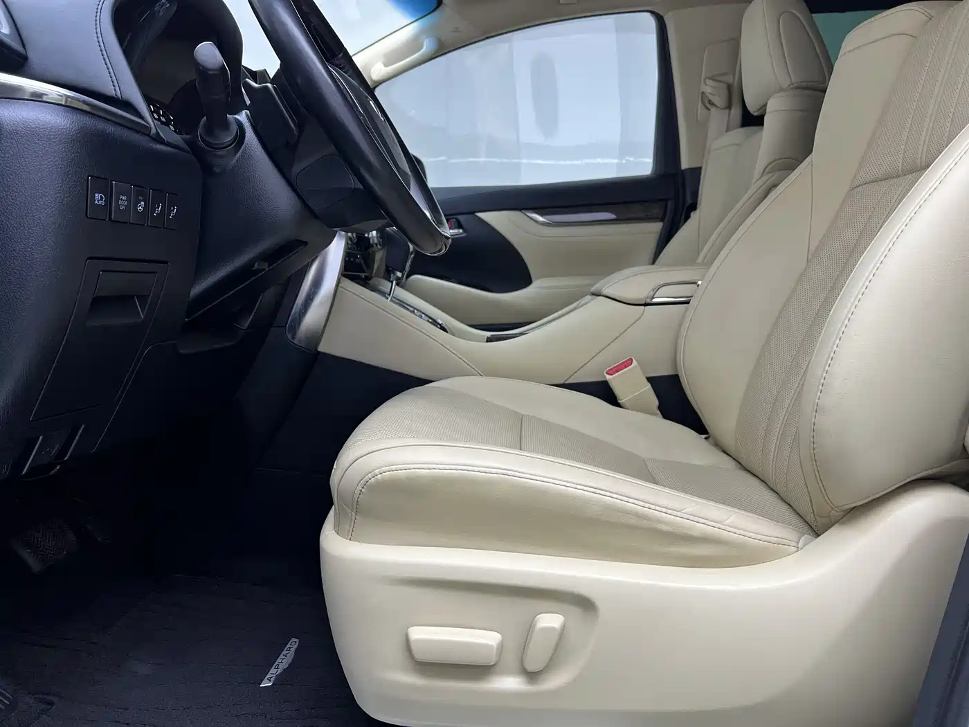 Toyota Alphard 2021 Hybrid 2.5L Premium фото 24