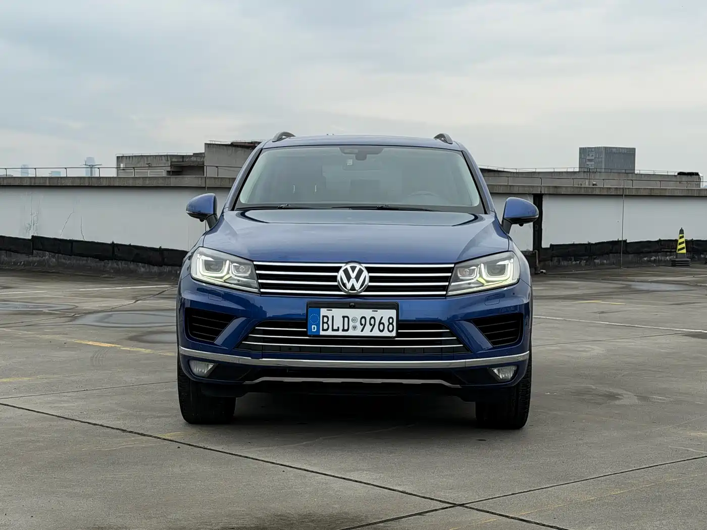 VOLKSWAGEN TOUAREG