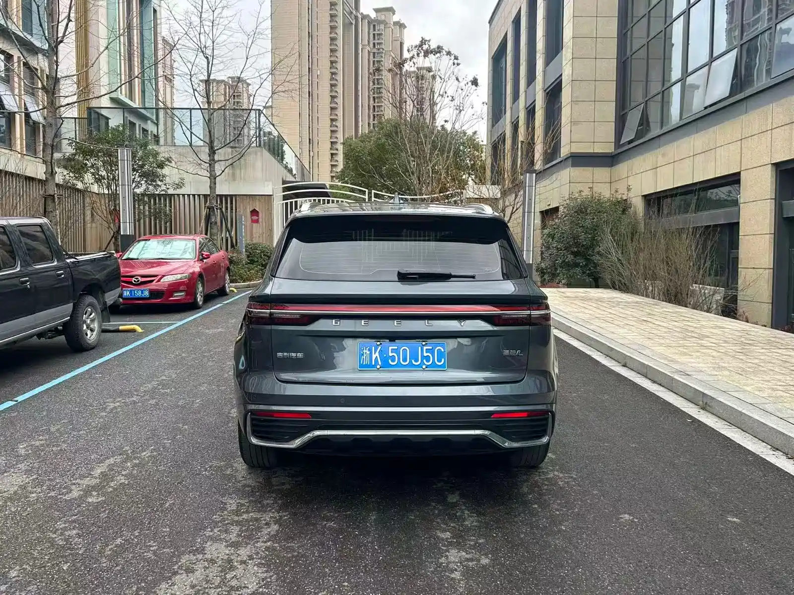 Фото 8 - Geely Monjaro