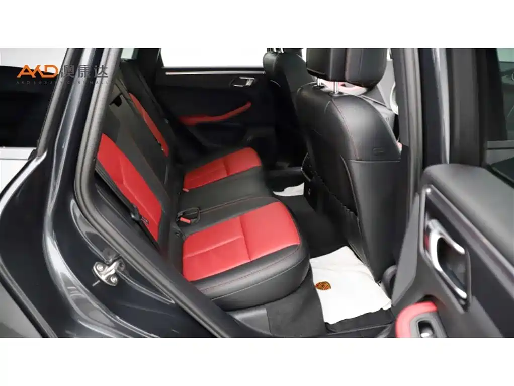 Porsche Macan 2018 Macan 2.0T фото 8