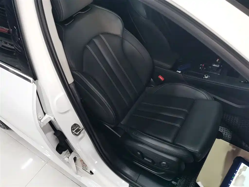 Audi A4L 2020 40 TFSI Luxury Dynamic фото 22