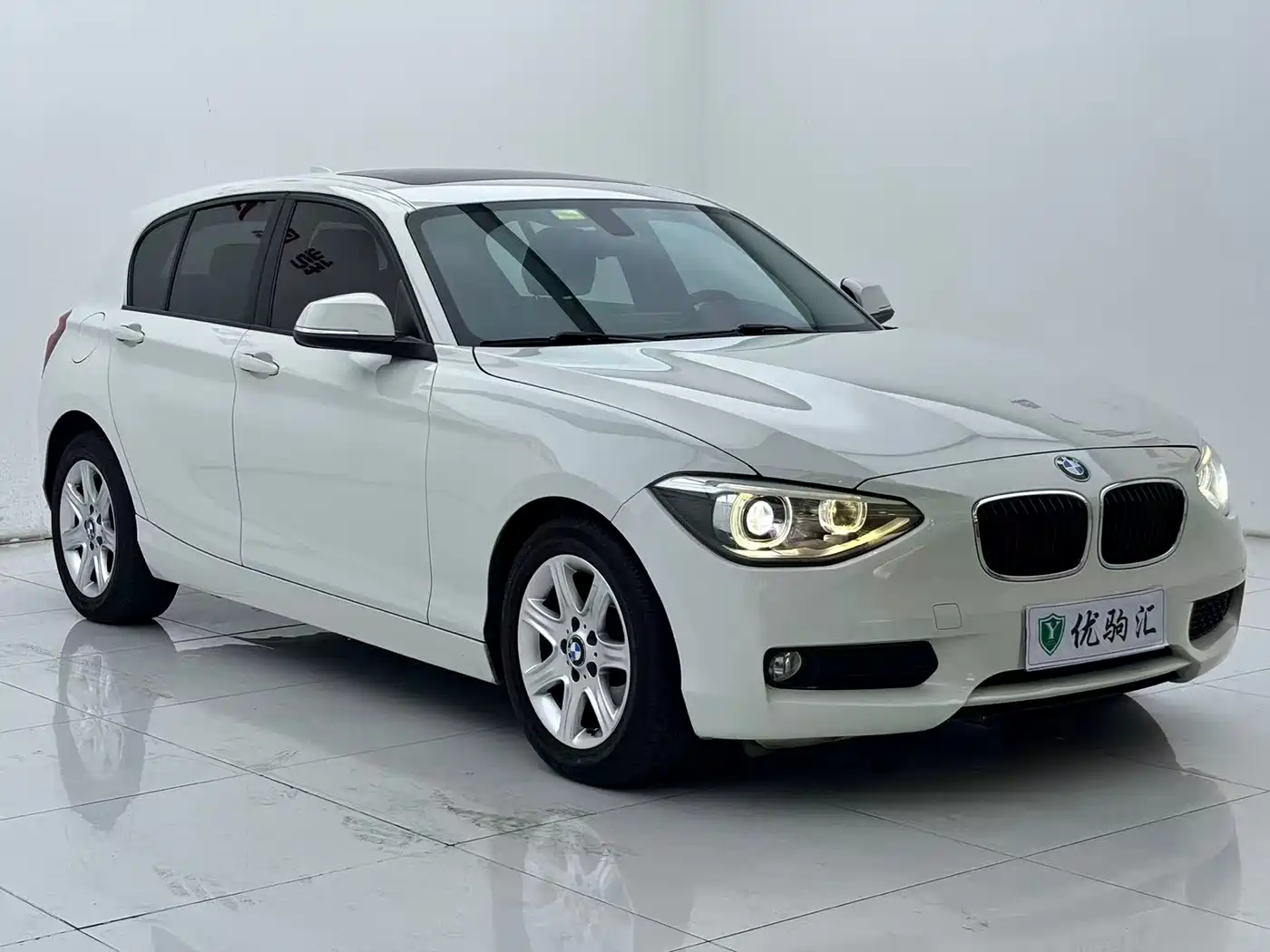 BMW 1 Series (Import) 2013 Facelift 116i Urban Model фото 3