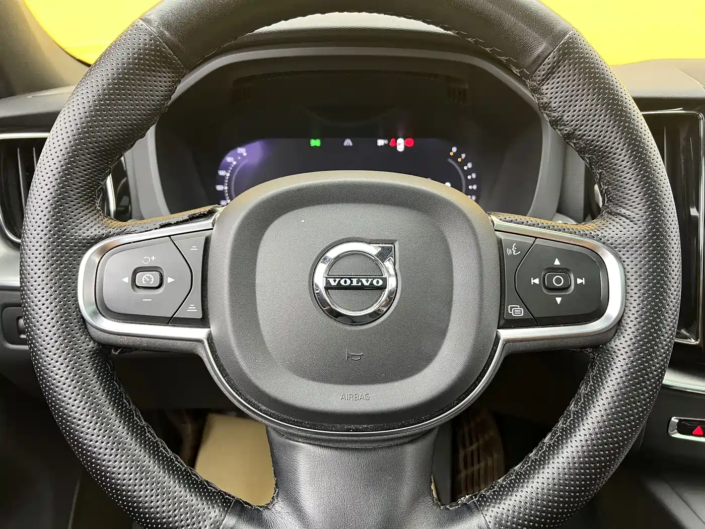 Фото 8 - Volvo XC60