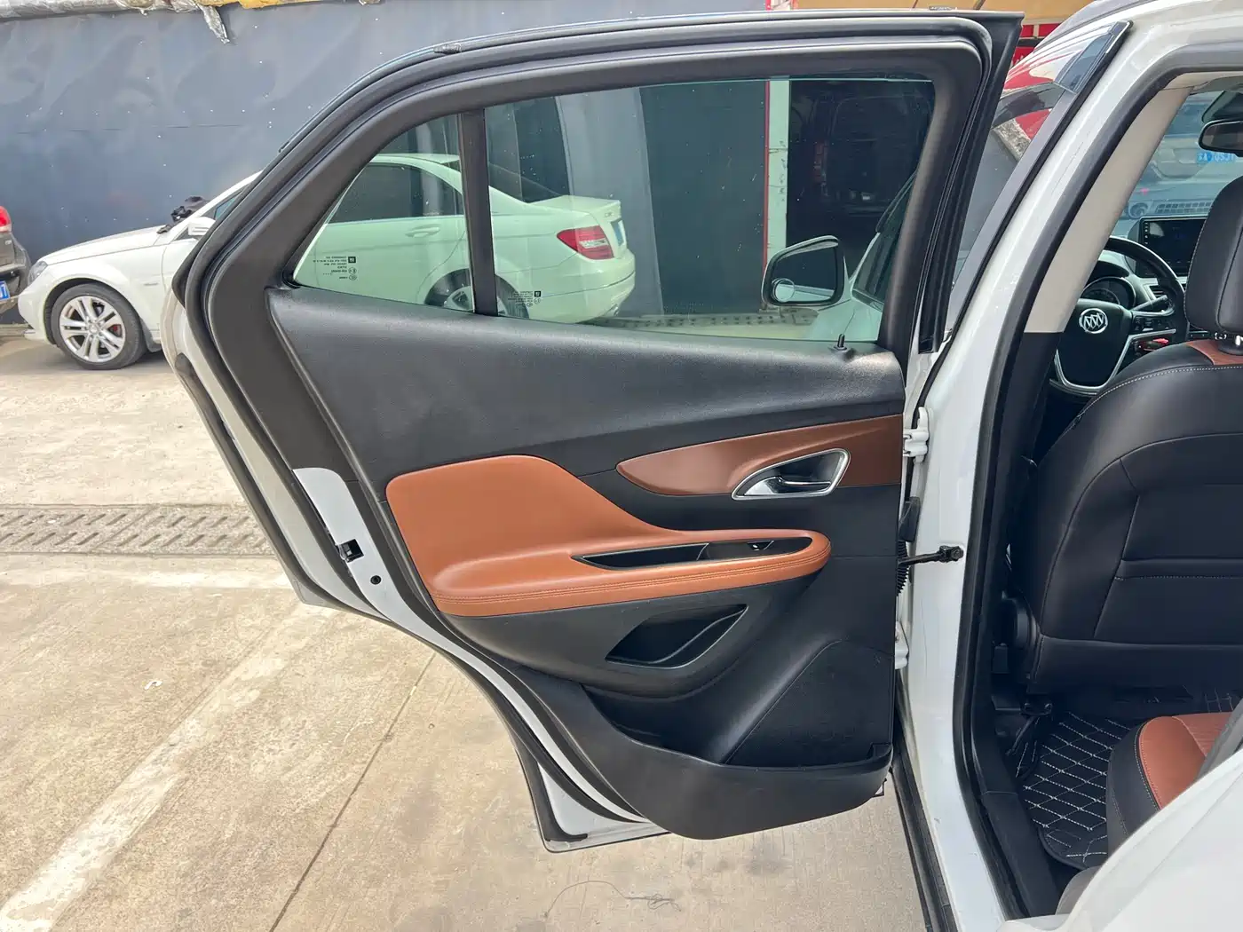 Buick Encore 2013 1.4T Automatic 2WD Leading фото 11