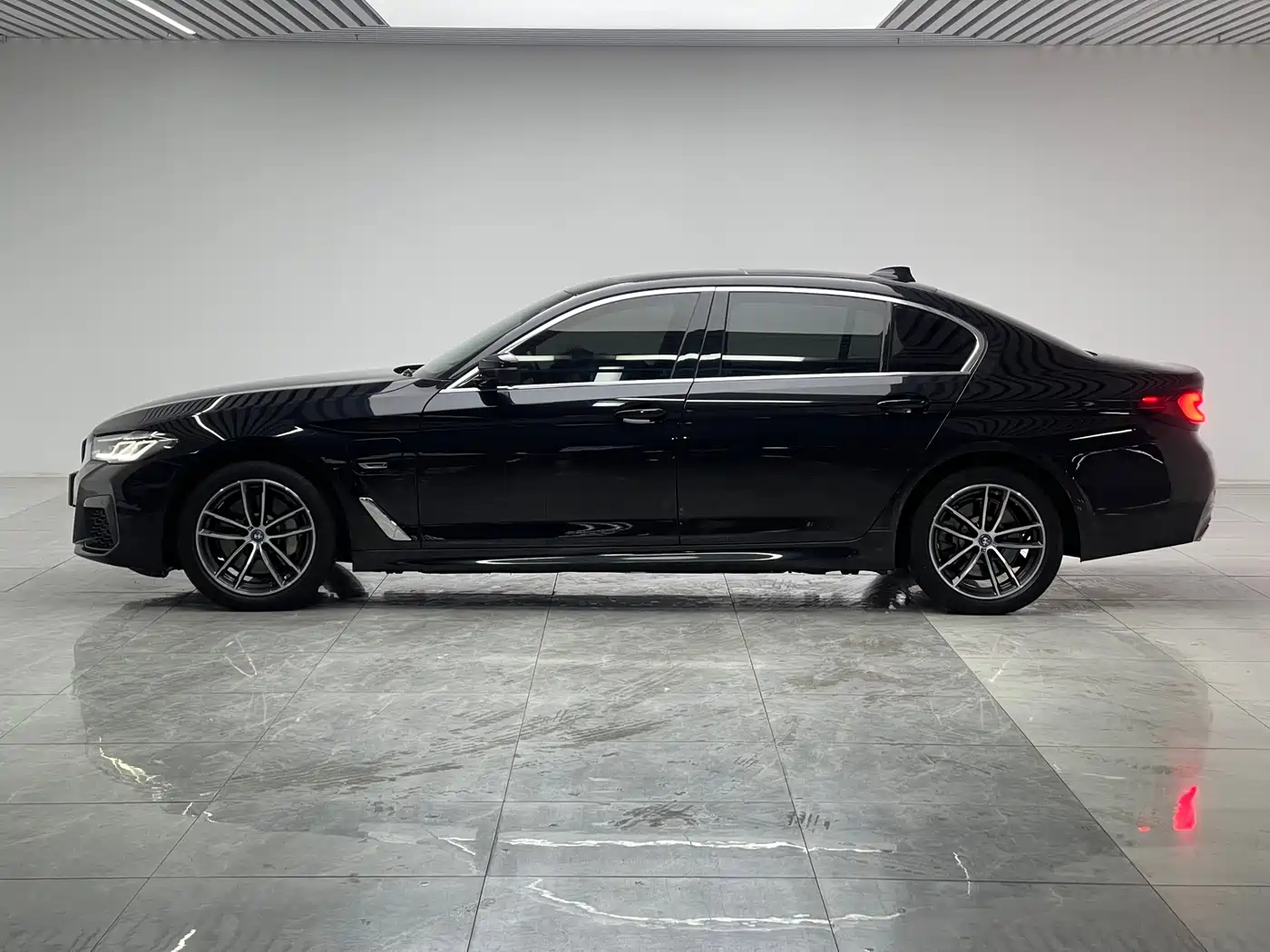 BMW 5 SERIES NEW ENERGY