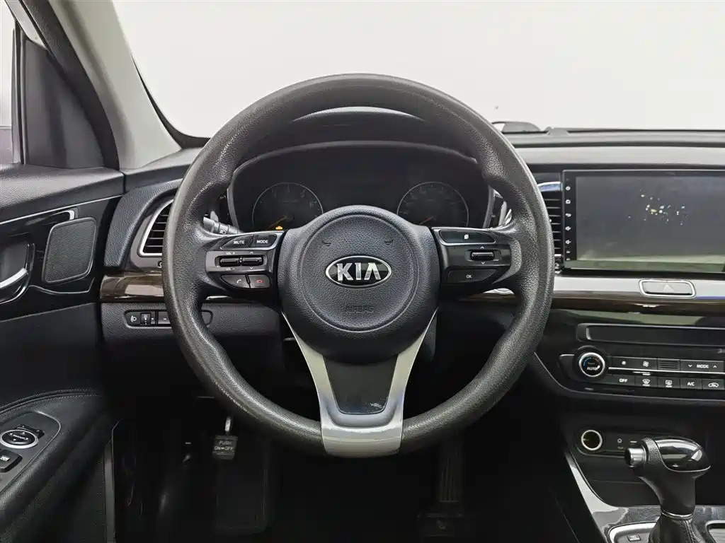 KIA K4